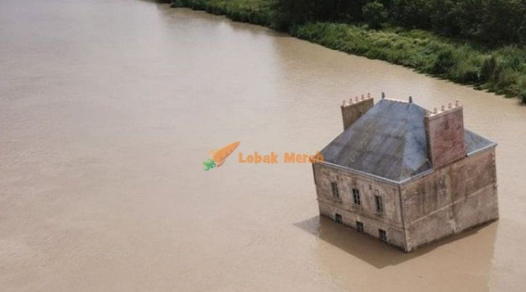 La maison dans la Loire Ingatkan Rumah Ini Hanyut Sebab Banjir Tapi Rupanya...